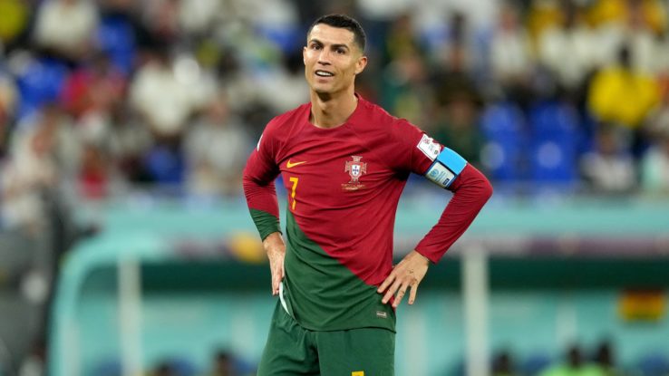 ronaldo-viet-tam-thu-tien-biet-vua-pele-messi-mbappe-va-neymar-dong-loat-len-tieng